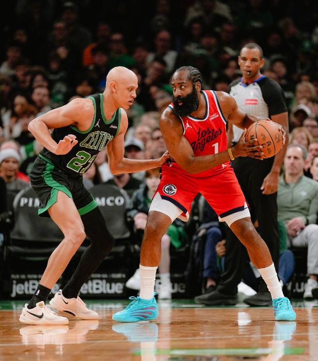 哈登空砍37+7+8+19秒連得9分，普理查德8記三分，綠軍險勝快船