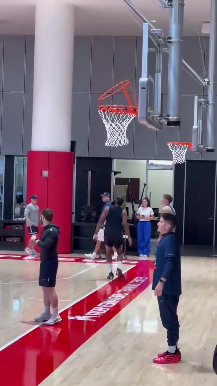 快船开启训练营 欧锦