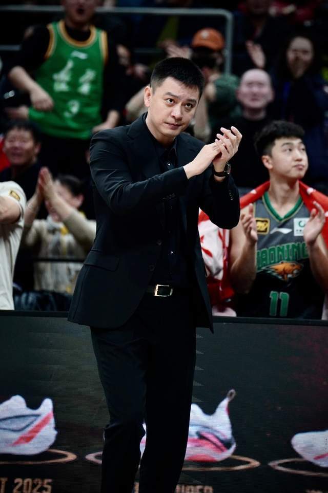 楊鳴透露遼籃新賽季目標，4個字說到瞭心坎上，這下大傢放心瞭