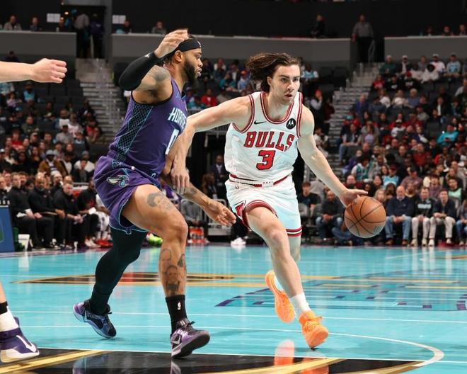 黃蜂爆冷險勝公牛結束7連敗 吉迪25+11+9懷特1000三分裡程碑