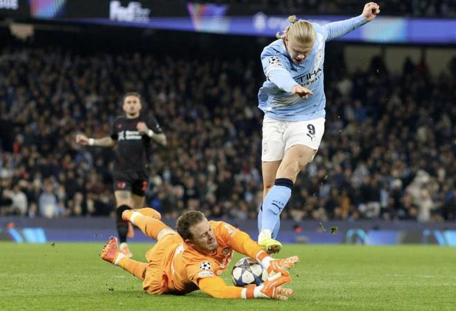 弗莱肯：曼城的阵容确实令人意外；我们配得上这三分