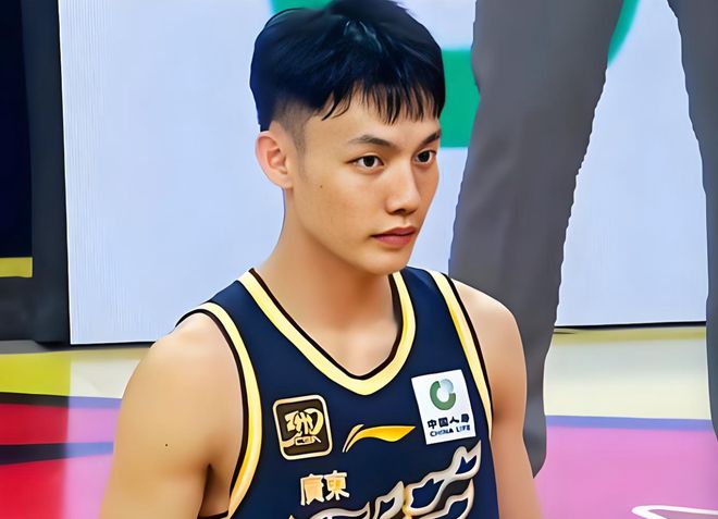 贏江蘇26分！杜鋒收獲滿滿，廣東隊又多瞭一個徐傑