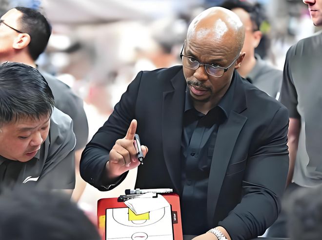 2米26徐昕被肯定！米切爾大贊：以後會給他更多球權