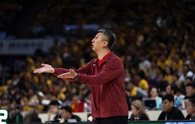 得分前十，三分命中數第二，防守又好！24歲前鋒卻無法入選男籃