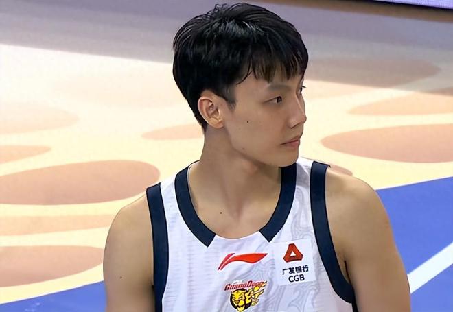 奎因準三雙，廣東輕取廣州！薩姆納傷情出爐，杜鋒朱芳雨松口氣