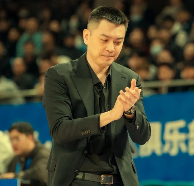 傑隆佈朗CBA首秀8+1！莫蘭德4+5+2，威爾斯10+2+3，遼籃領先18分