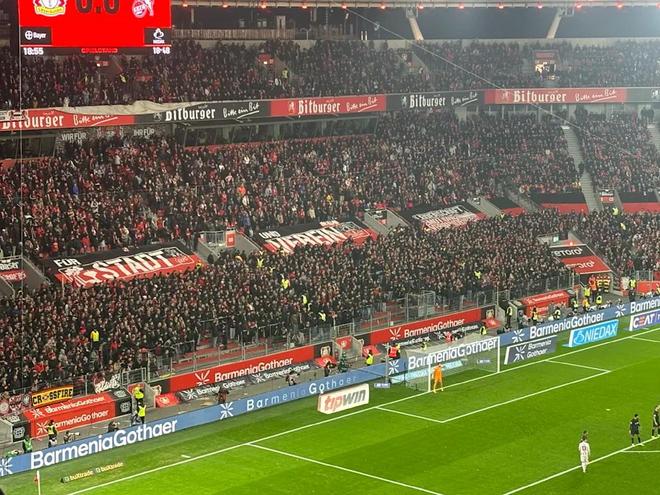 图片报：药厂和科隆比赛，部分科隆球迷被要求脱光衣服检查