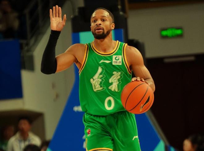 佈朗狂轟16+2首秀及格！張陳治鋒11+9+2滿分表現，遼籃喜提開門紅