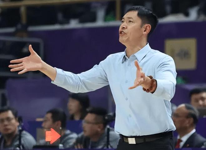 北控本賽季算是垮瞭！張慶鵬防守拉胯，內線遭傷病，張帆直線下滑